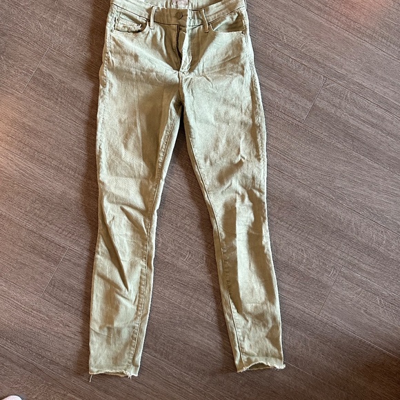 Mother Women's Army Green Denim High Wiasted Looker Ankle Fray Jeans Size 25 - Picture 2 of 4